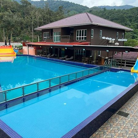 Paradise Valley Resort Broga Семений Екстер'єр фото
