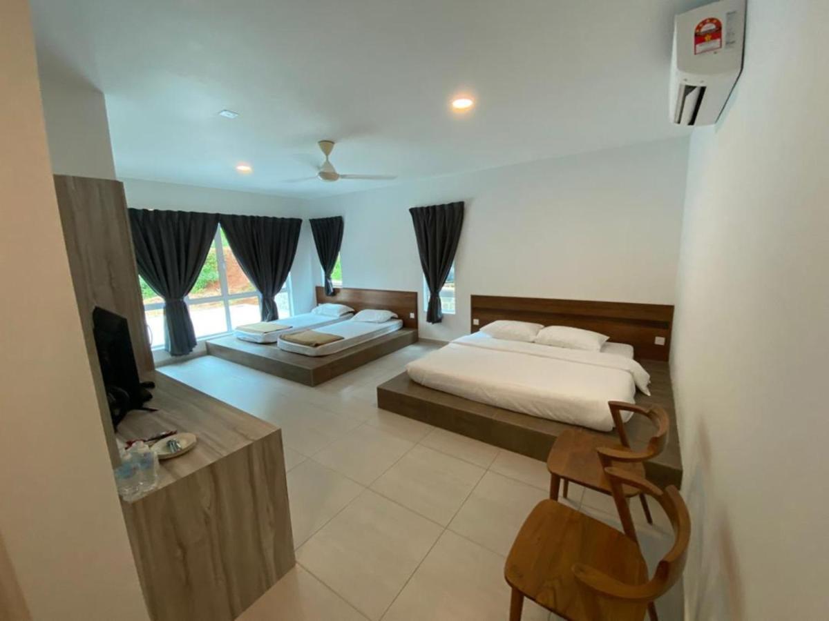 Paradise Valley Resort Broga Семений Екстер'єр фото