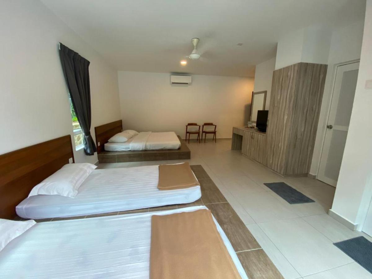 Paradise Valley Resort Broga Семений Екстер'єр фото