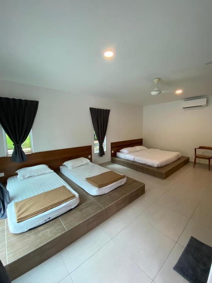 Paradise Valley Resort Broga Семений Екстер'єр фото