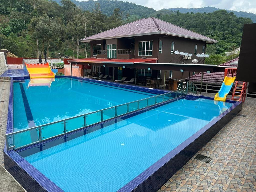 Paradise Valley Resort Broga Семений Екстер'єр фото