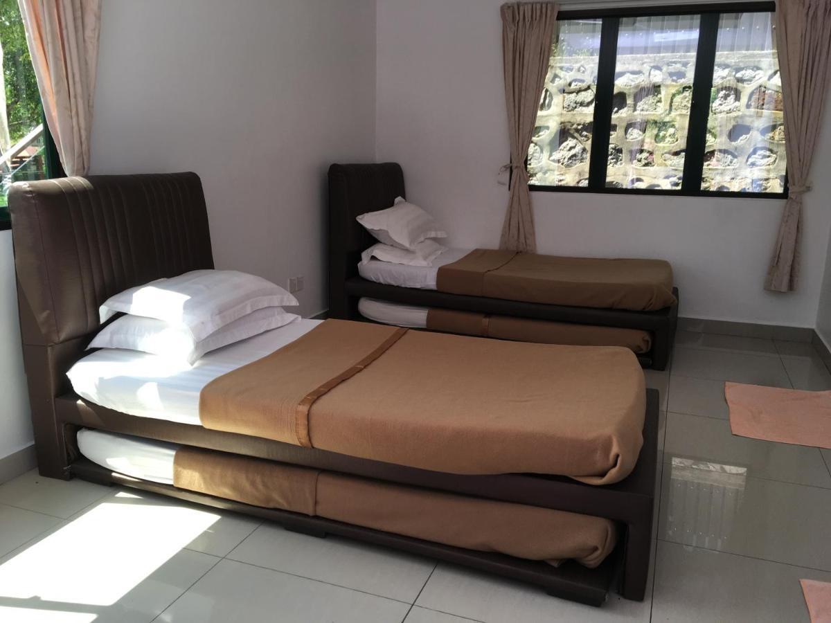 Paradise Valley Resort Broga Семений Екстер'єр фото