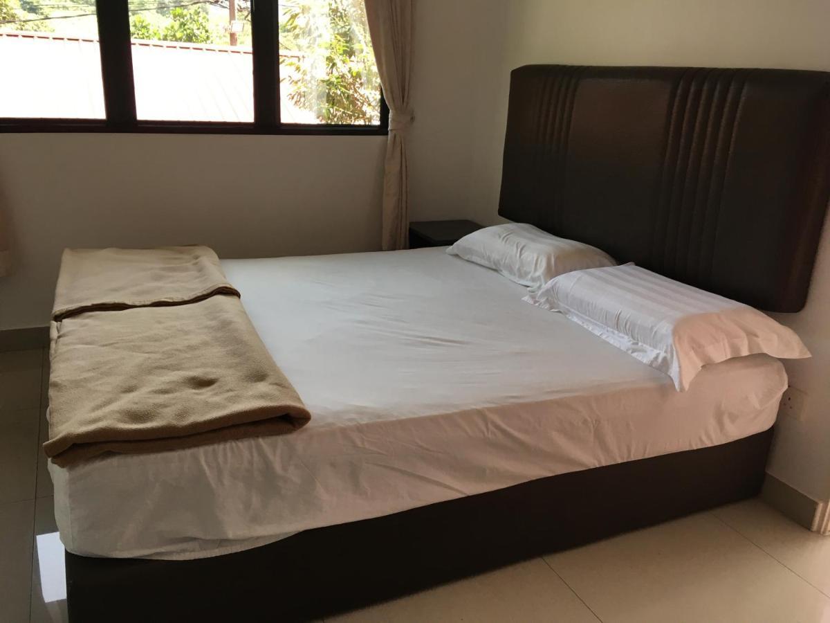 Paradise Valley Resort Broga Семений Екстер'єр фото